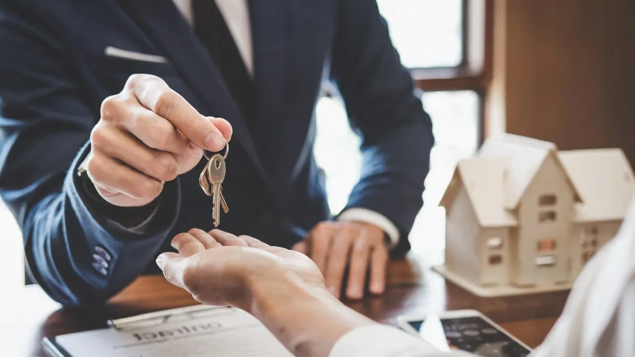 Att förstå mäklarens roll i hemmet